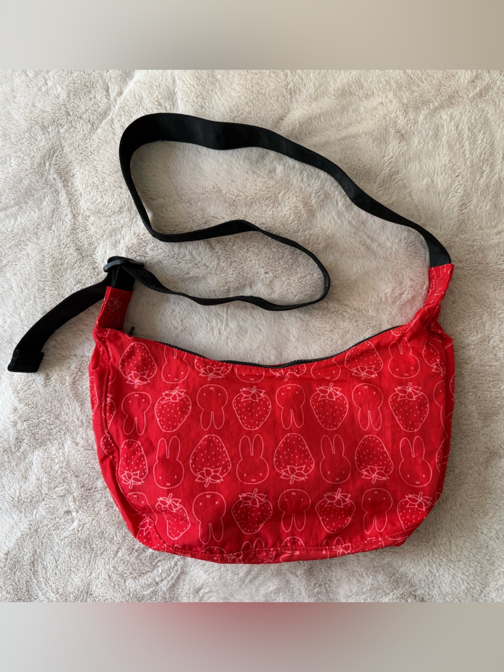 BAGGU x Miffy Medium Nylon Crescent Bag Miffy Strawberry